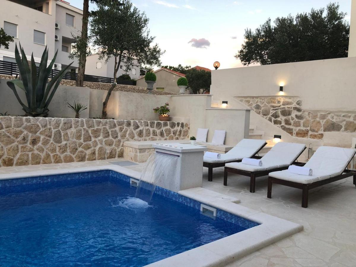 Villa Bella With Pool ノヴァリャ エクステリア 写真