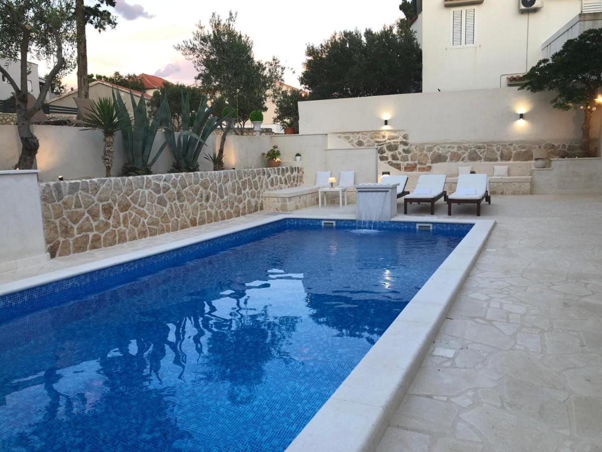 Villa Bella With Pool ノヴァリャ エクステリア 写真